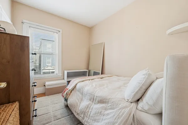 $5,700 | 627 East 6th Street, Unit 2, Boston, MA 02127