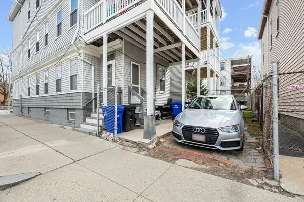 $5,700 | 627 East 6th Street, Unit 2, Boston, MA 02127