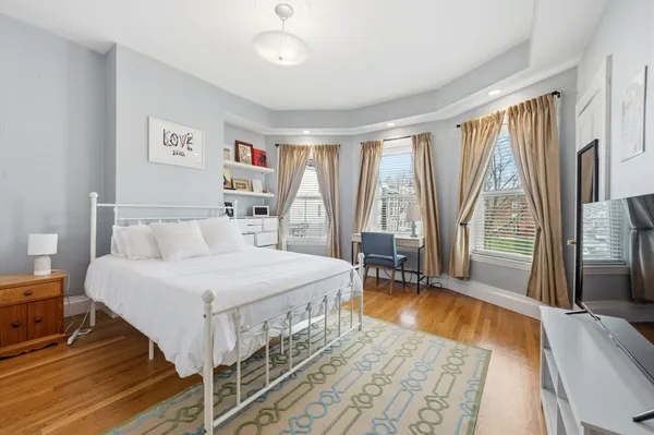 $6,000 | 627 East 6th Street, Unit 2, Boston, MA 02127