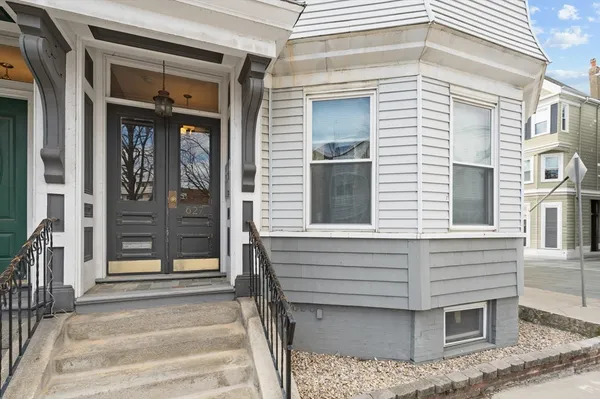 $5,700 | 627 East 6th Street, Unit 2, Boston, MA 02127