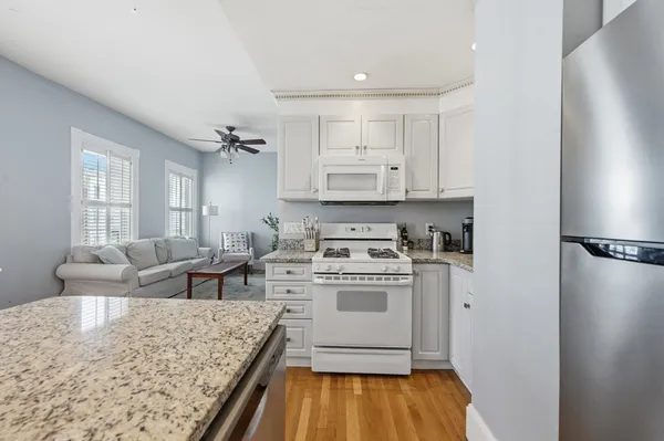 $5,700 | 627 East 6th Street, Unit 2, Boston, MA 02127