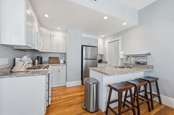 $6,000 | 627 East 6th Street, Unit 2, Boston, MA 02127