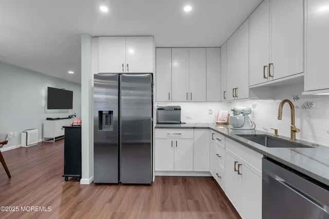 $450,000 | 13 Dutch Lane, Hazlet, NJ 07730