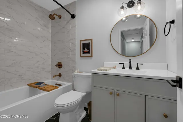 $450,000 | 13 Dutch Lane, Hazlet, NJ 07730