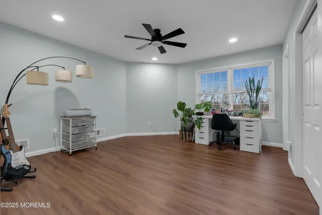 $450,000 | 13 Dutch Lane, Hazlet, NJ 07730