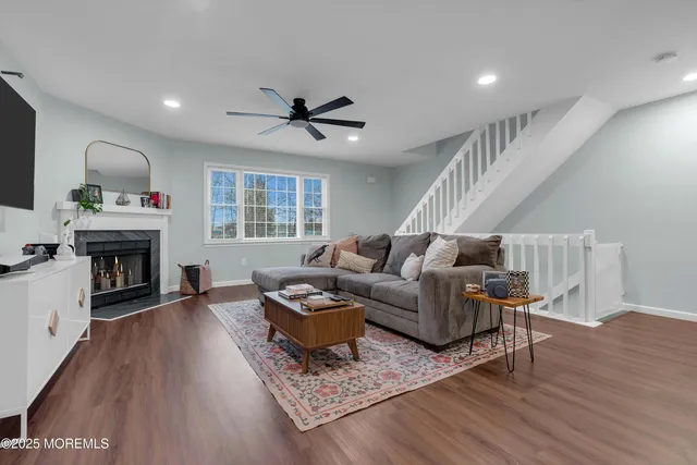 $450,000 | 13 Dutch Lane, Hazlet, NJ 07730