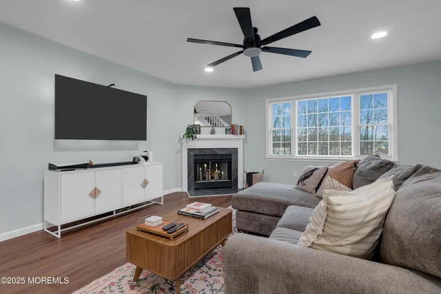 $450,000 | 13 Dutch Lane, Hazlet, NJ 07730