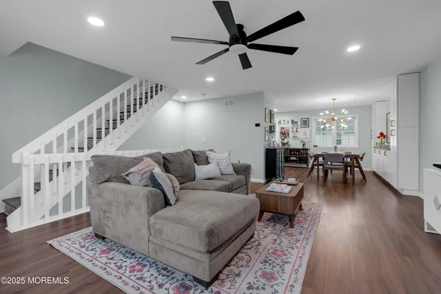 $450,000 | 13 Dutch Lane, Hazlet, NJ 07730