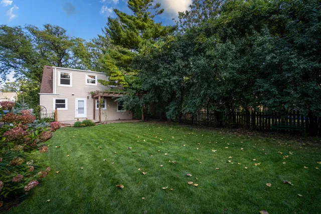 $565,000 | 630 Hermitage Drive, Deerfield, IL 60015