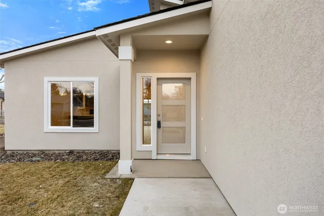 a view of an house with backyard space and garden