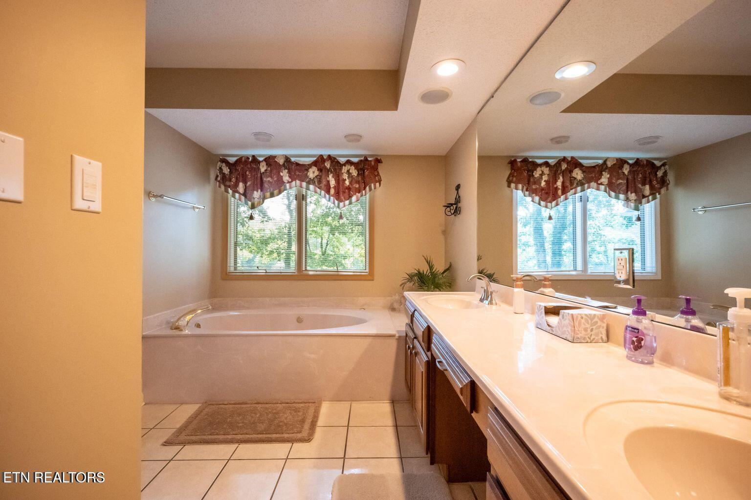 180 Oonoga Way Loudon, TN 37774 - Photo 17 of 29 20250310112240504758000000-o