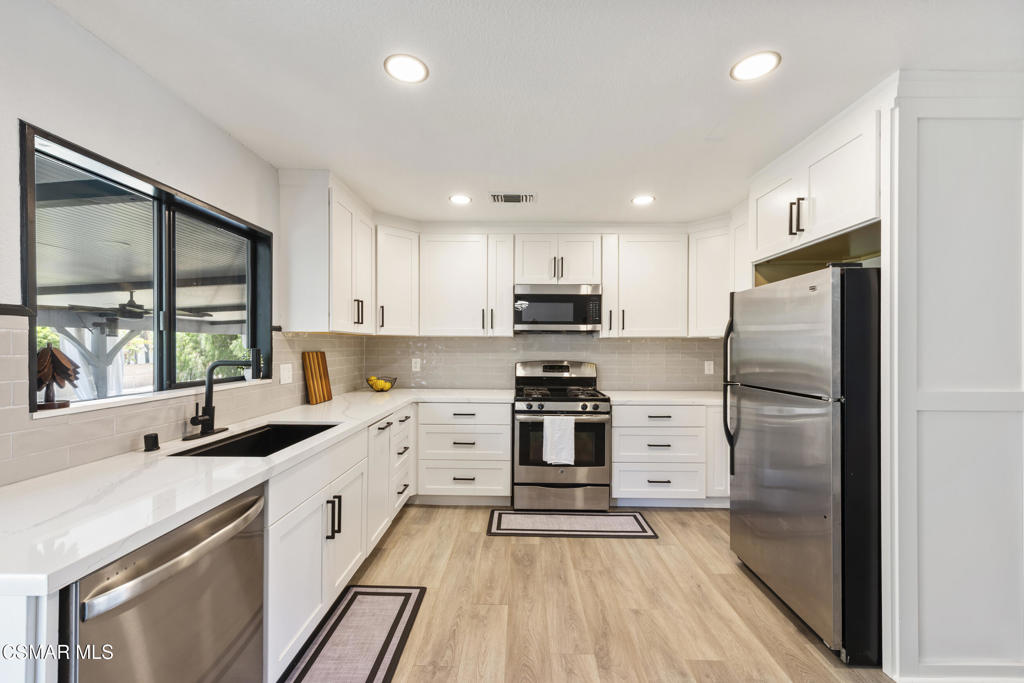 6142 Hope Street Simi Valley, CA 93063 - Photo 11 of 49