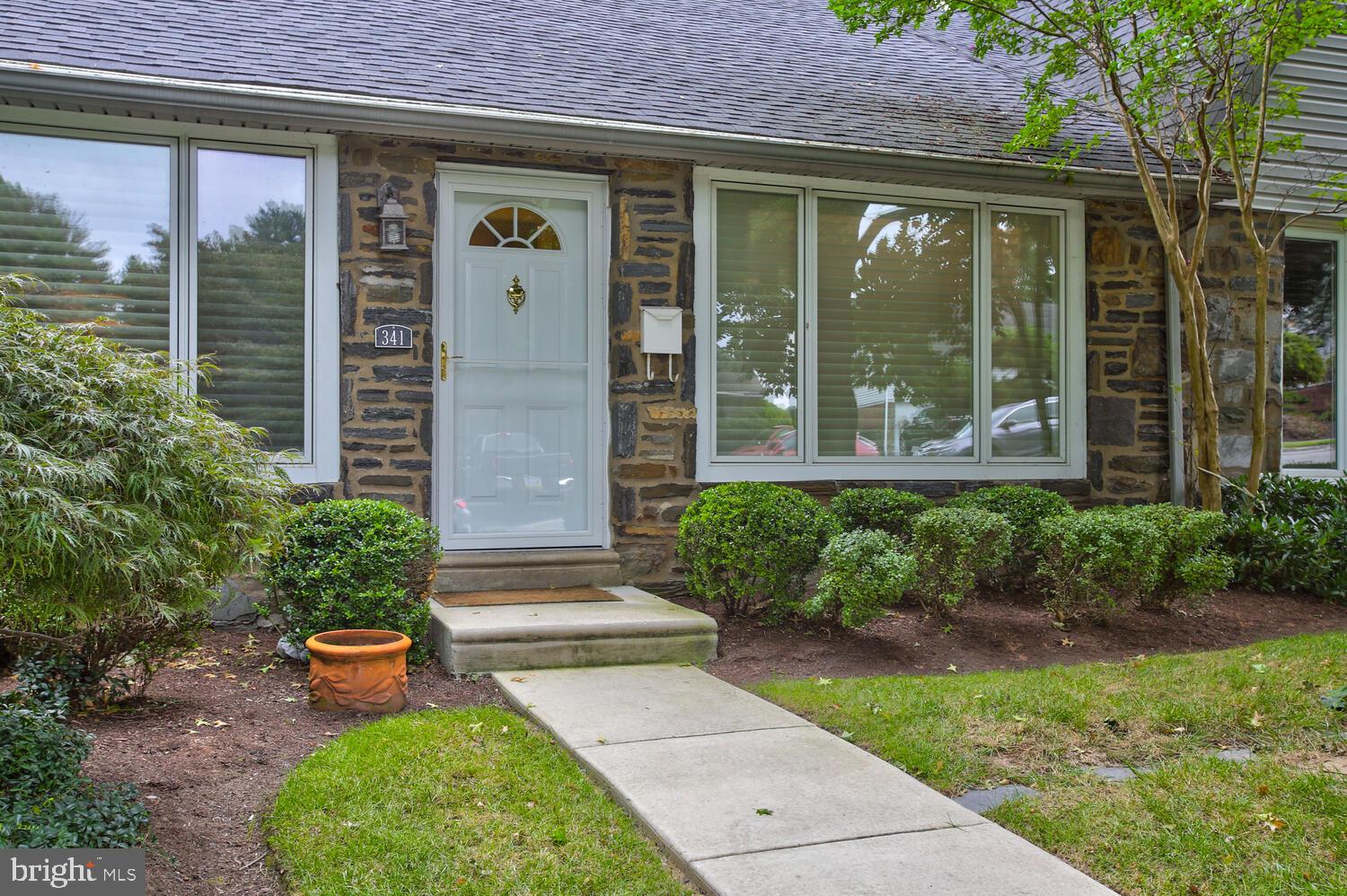 341 Glen Ridge Road Havertown, PA 19083 - Photo 3 of 31 Welcome home to 341 Glen Ridge Road!
