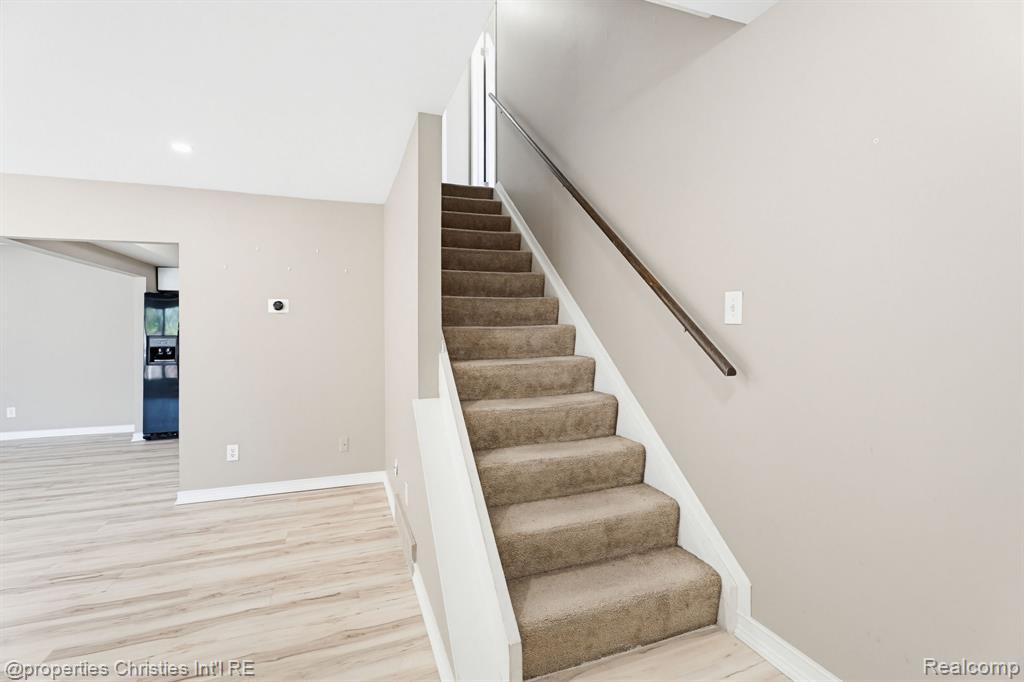 8700 Common Road Warren, MI 48093 - Photo 19 of 38