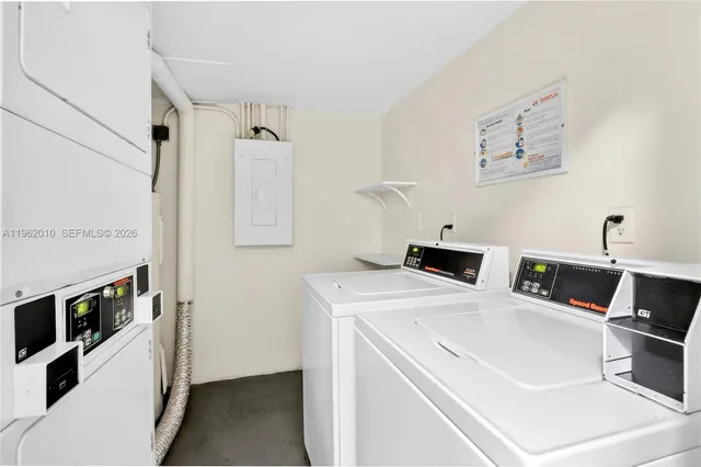 $1,900 | 410 Southeast 2nd Street, Unit 111, Hallandale Beach, FL 33009