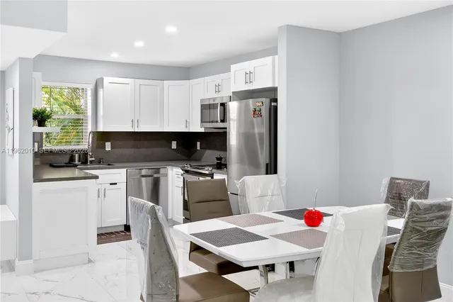 $1,900 | 410 Southeast 2nd Street, Unit 111, Hallandale Beach, FL 33009