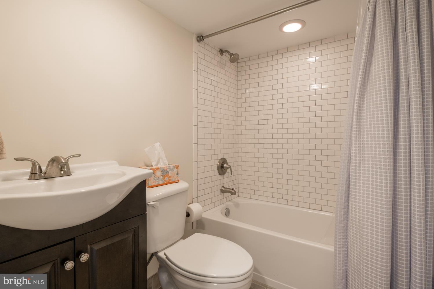 2001 Belfield Road Alexandria, VA 22307 - Photo 17 of 30 Bath