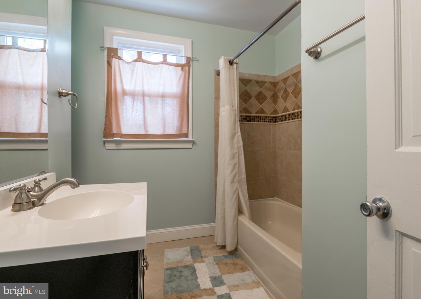 2001 Belfield Road Alexandria, VA 22307 - Photo 19 of 30 Bath