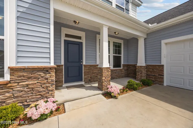 $519,900 | 260 East Red Head Circle, Sneads Ferry, NC 28460