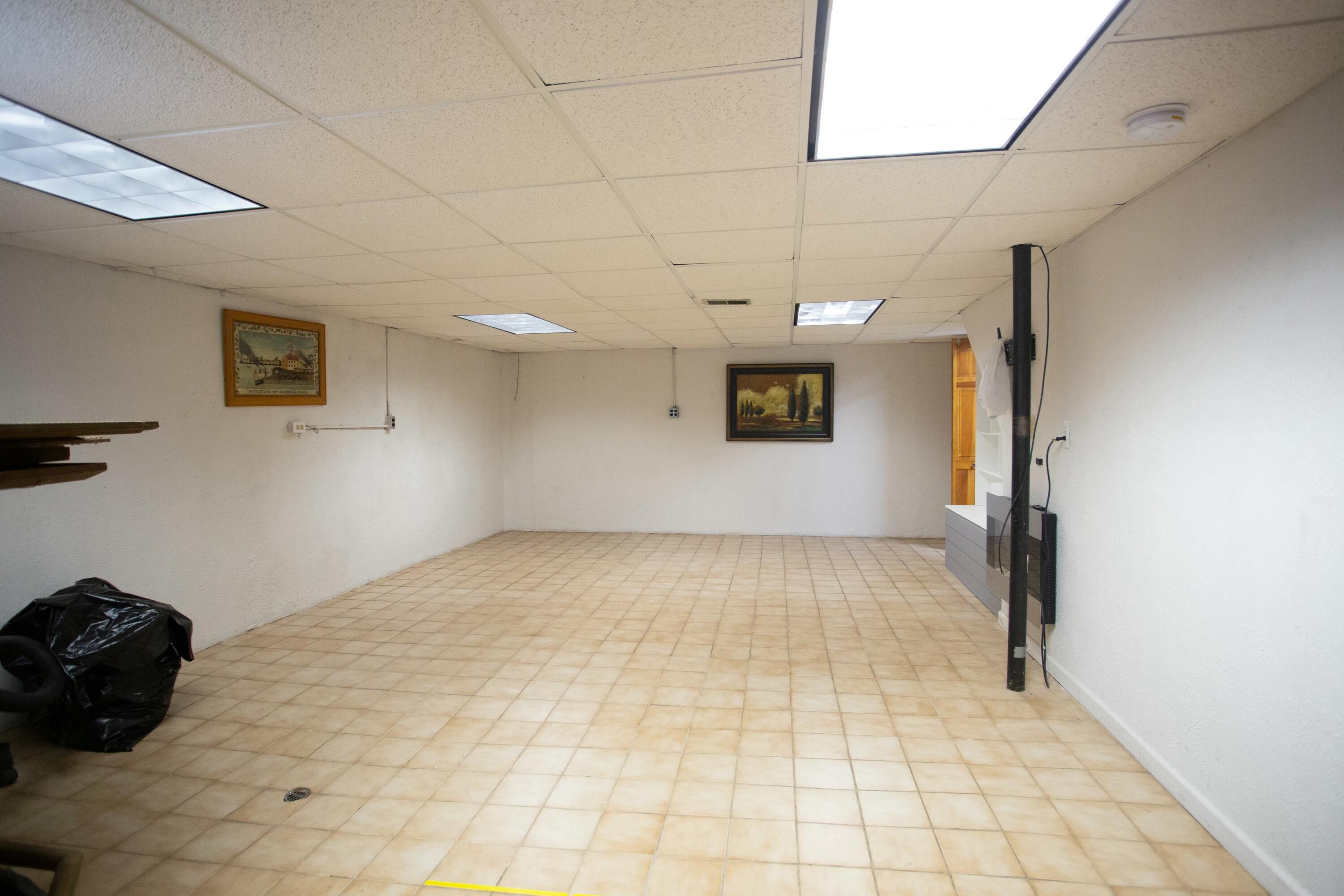 11220 Stark Road Livonia, MI 48150 - Photo 16 of 20 tempImage6jDo5l