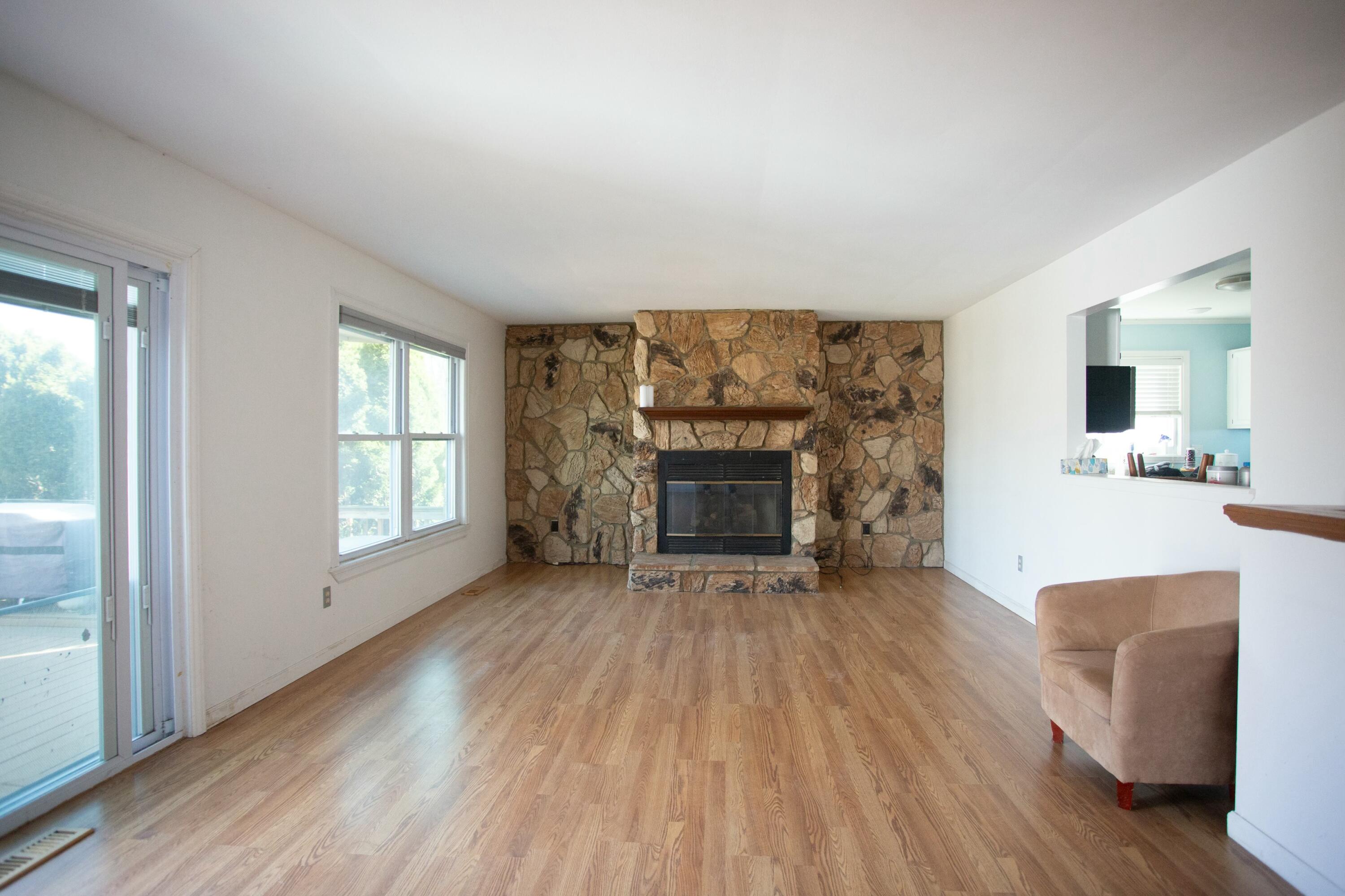 11220 Stark Road Livonia, MI 48150 - Photo 4 of 20 tempImaget4aT1q