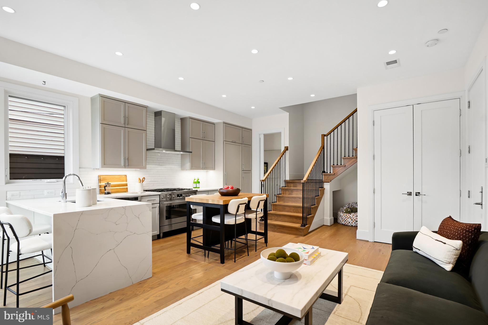 270 15th Street Southeast, Unit 202 Washington, DC 20003 - Photo 6 of 27