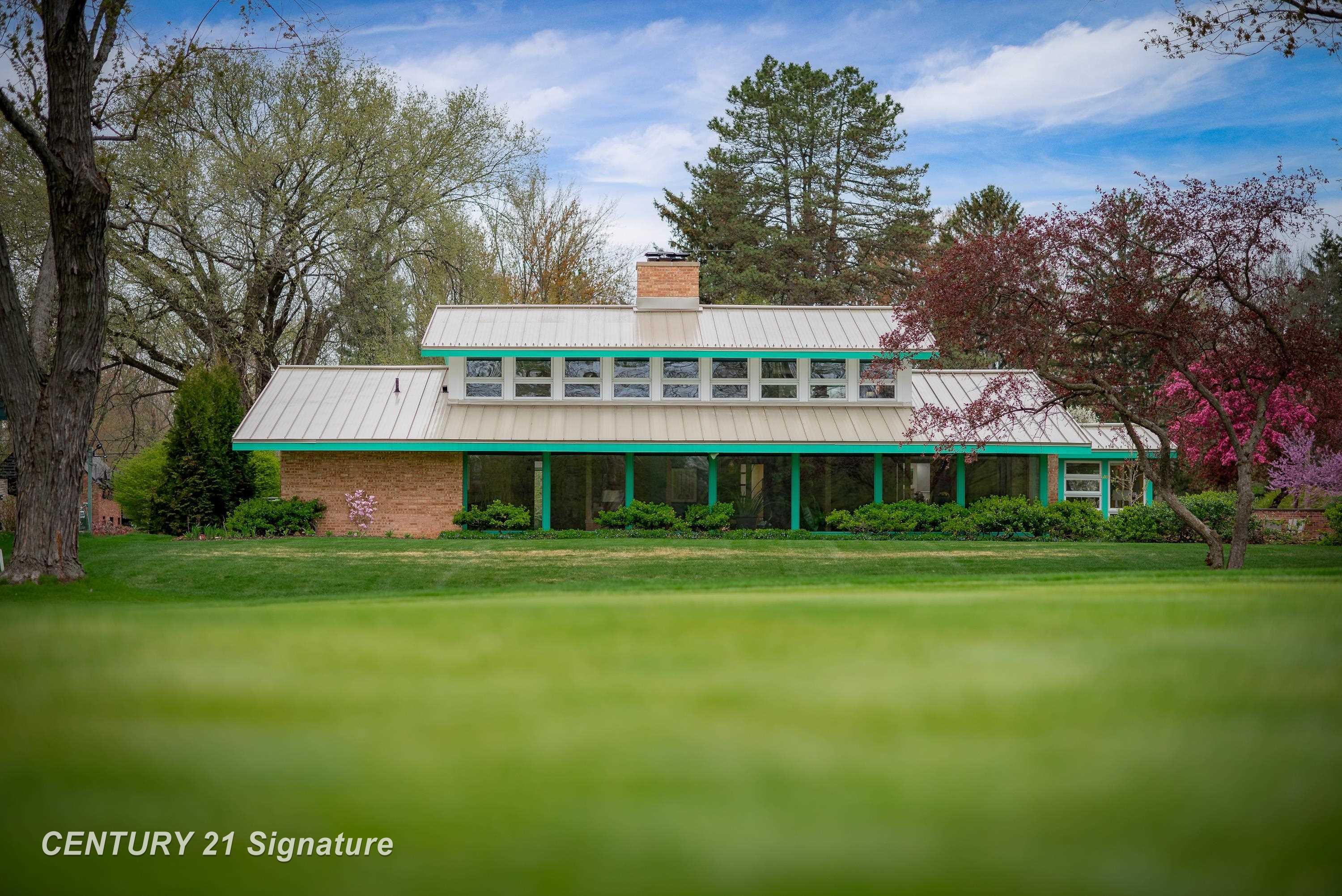 1015 West Sugnet Road Midland, MI 48640 - Photo 10 of 99 50174707-8b8ebbd4-38d3-41ac-aeda-65fb458bf984.JPG