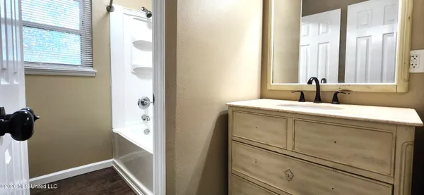 $1,475 | 246 Woodland Circle, Ocean Springs, MS 39564