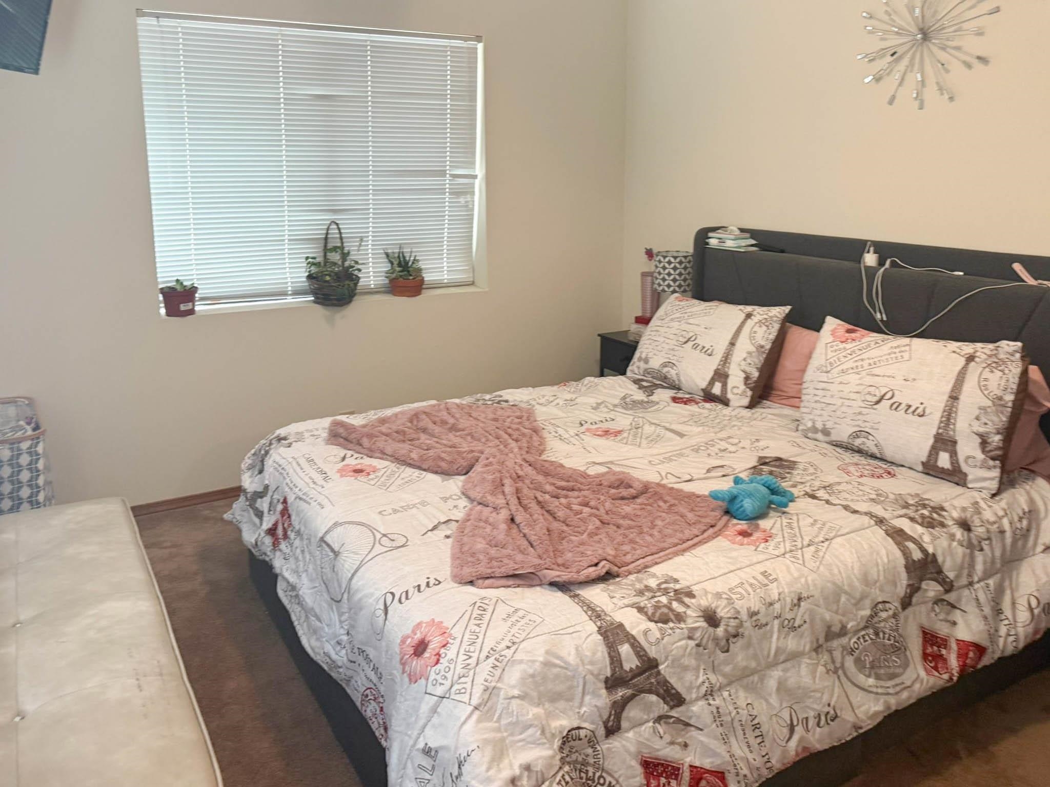 395 Chaparral Road Mammoth Lakes, CA 93546 - Photo 9 of 22 Bedroom with light colored carpet and baseboards