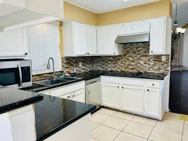 $1,900 | 11714 Spring Grove Drive, Houston, TX 77099