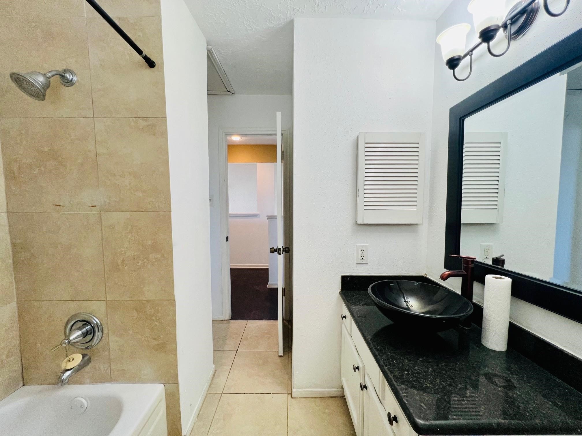 11714 Spring Grove Drive Houston, TX 77099 - Photo 18 of 25 Tub/Shower Combo