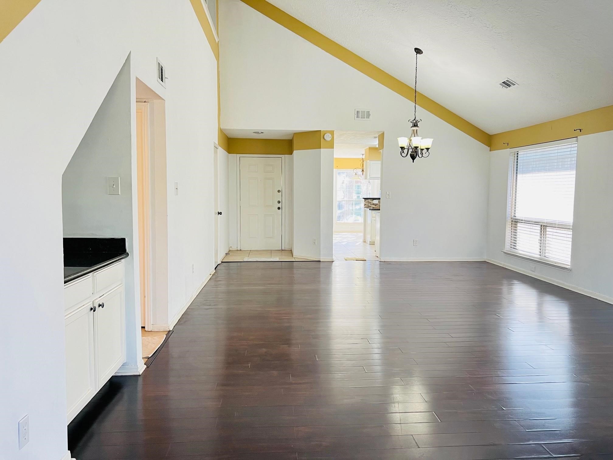 11714 Spring Grove Drive Houston, TX 77099 - Photo 8 of 25 Entrance/Living Room