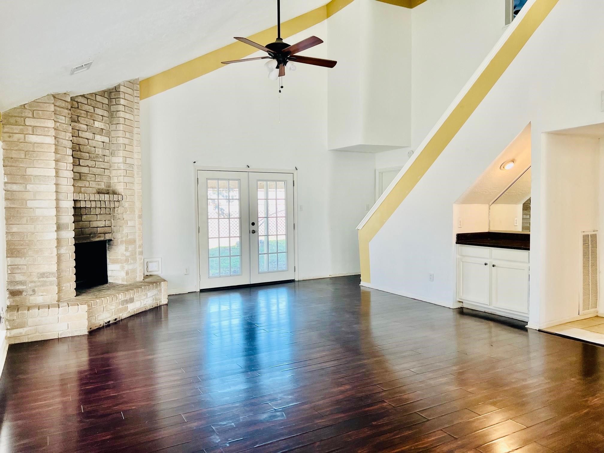 11714 Spring Grove Drive Houston, TX 77099 - Photo 9 of 25 Living Room