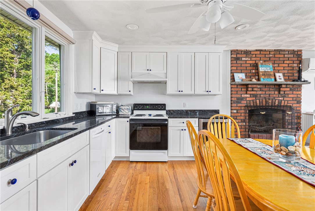 26 Riptide Drive North Kingstown, RI 02874 - Photo 13 of 38