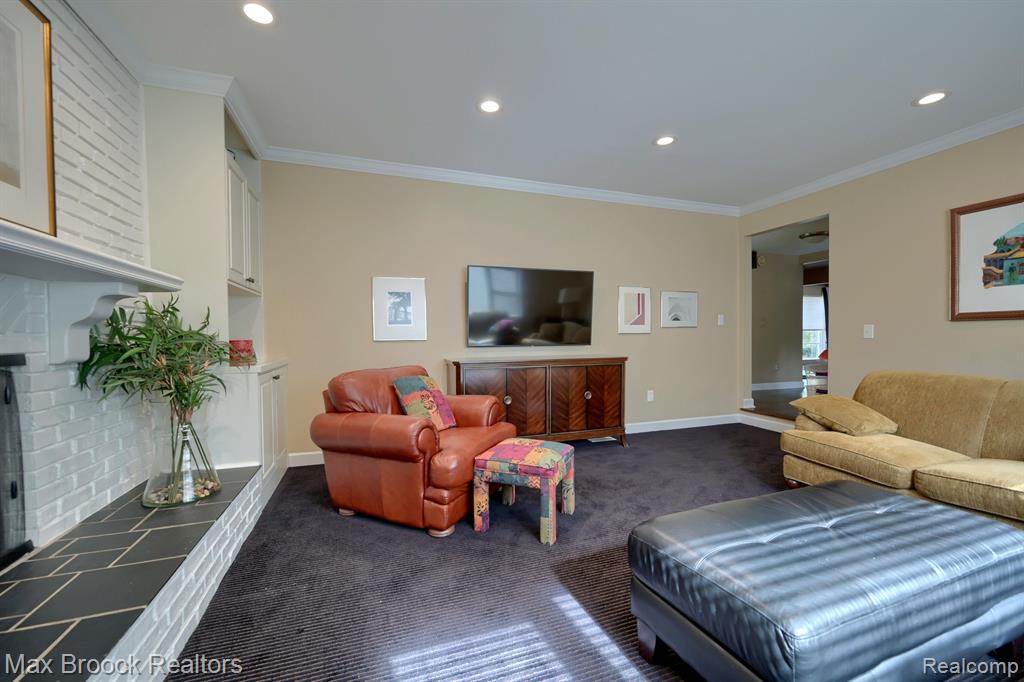 35181 Spring Hill Road Farmington Hills, MI 48331 - Photo 15 of 36