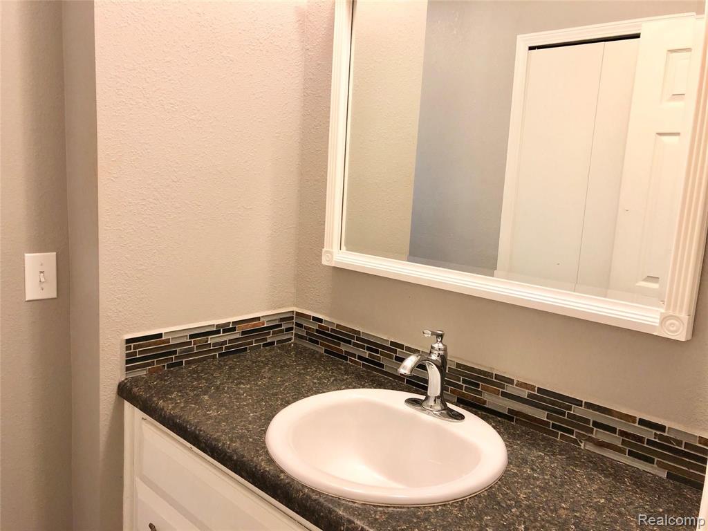 2095 Covert Road Burton, MI 48509 - Photo 22 of 38