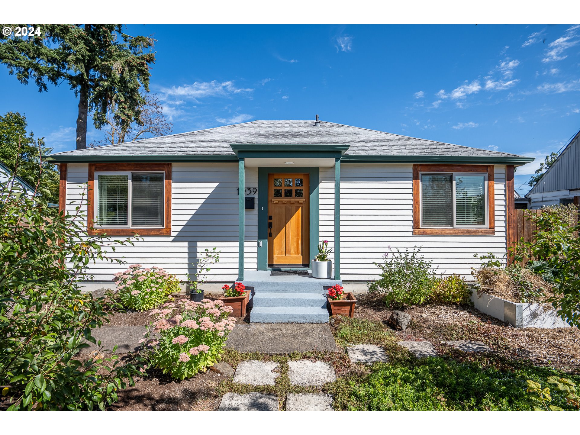 1039 4th Street Springfield, OR 97477 - Photo 1 of 24