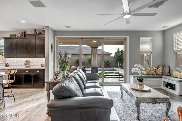 $3,595 | 517 Balao Drive, Phoenix, AZ 85085