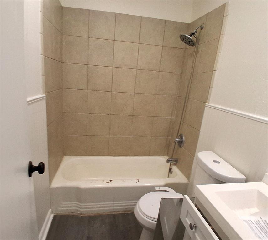 516 Forrest Lane Denison, TX 75021 - Photo 12 of 16 a bathroom with a bathtub and a toilet
