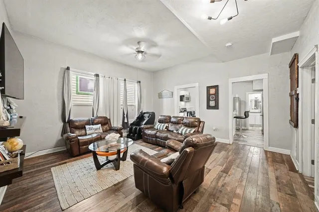 $1,750 | 3223 Avenue M, Galveston, TX 77550