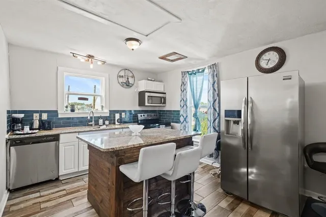 $1,750 | 3223 Avenue M, Galveston, TX 77550