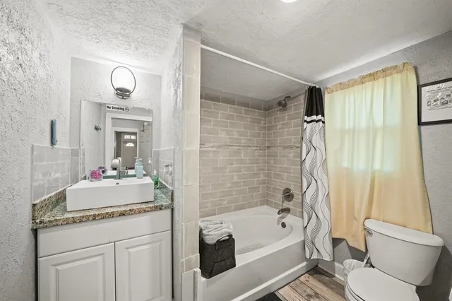 $1,750 | 3223 Avenue M, Galveston, TX 77550