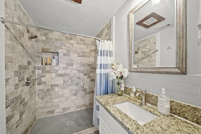 $1,750 | 3223 Avenue M, Galveston, TX 77550