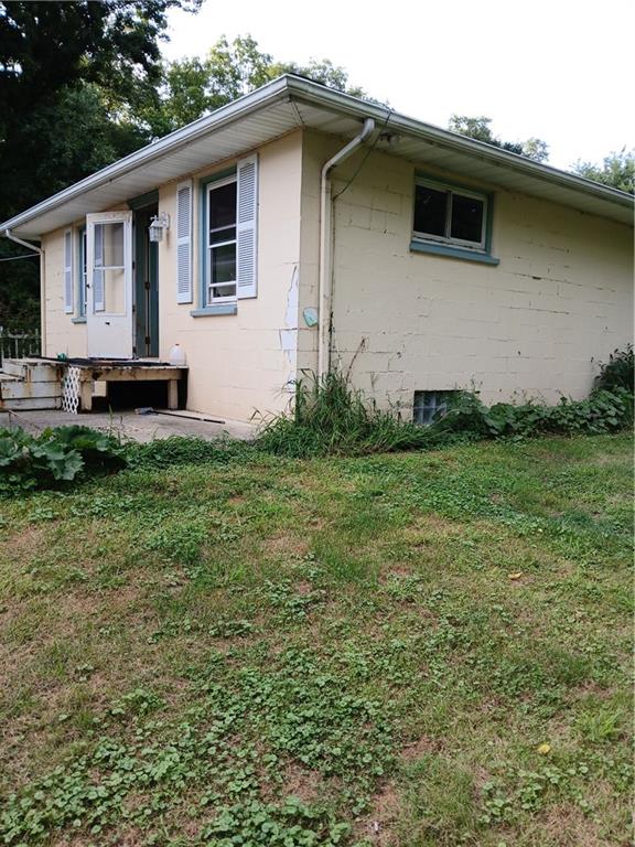 660 Methodist Road Greenville, PA 16125 - Photo 7 of 27 a house that has a lot of plants in it