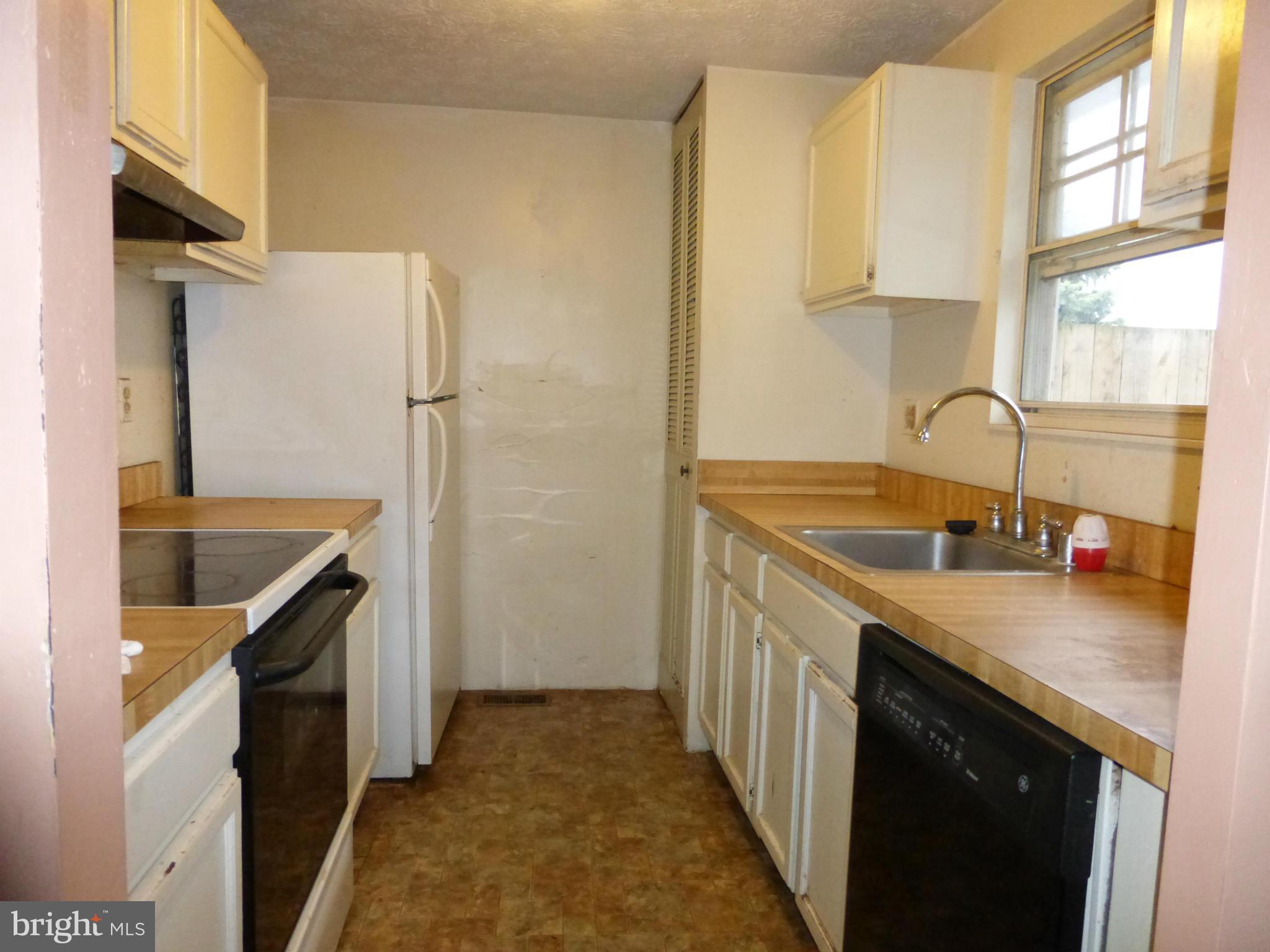 410 Heather Ridge Drive Frederick, MD 21702 - Photo 2 of 15 Kitchen