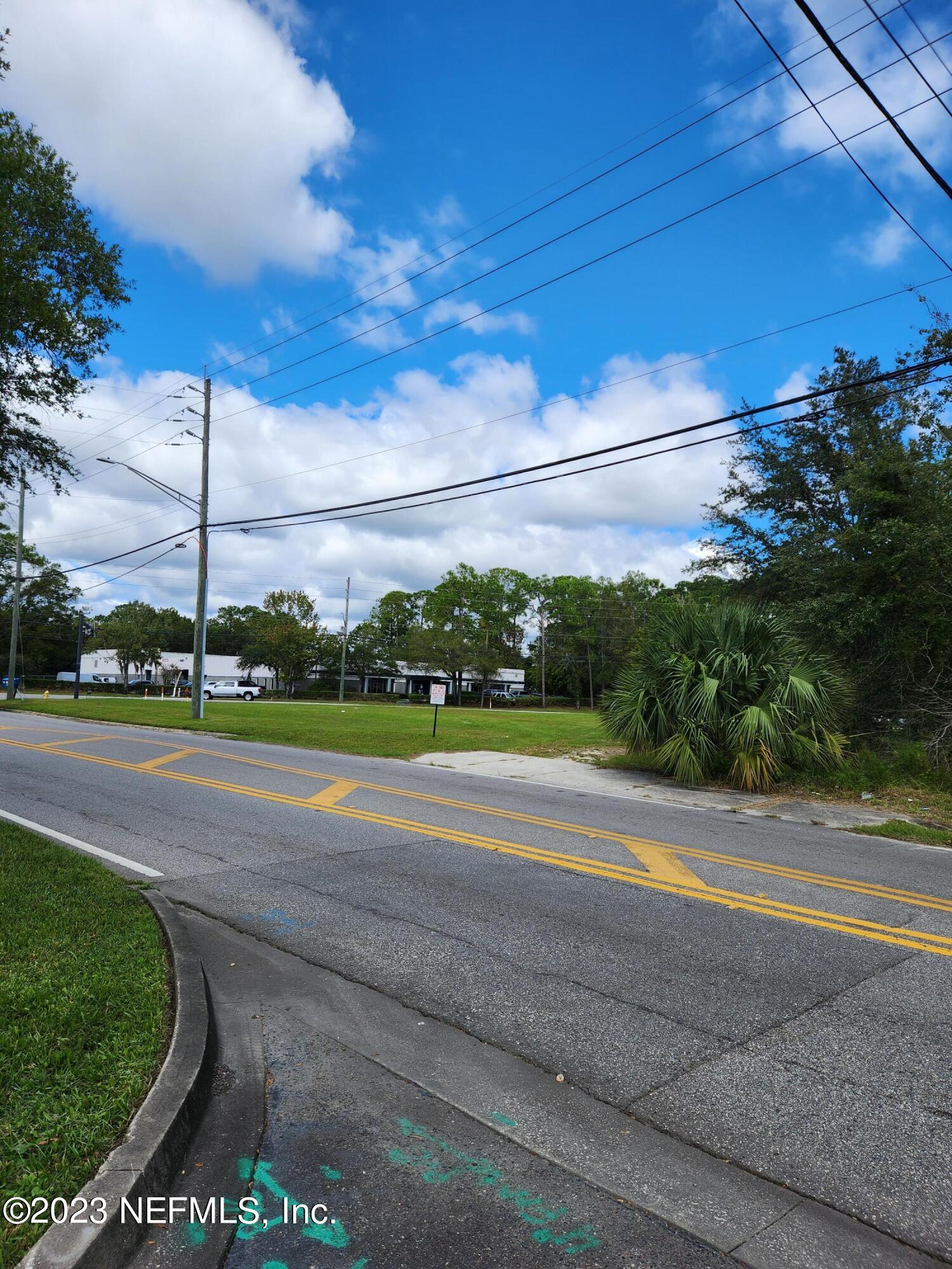 5314 Bowden Road Jacksonville, FL 32216 - Photo 3 of 17 20231016_134527