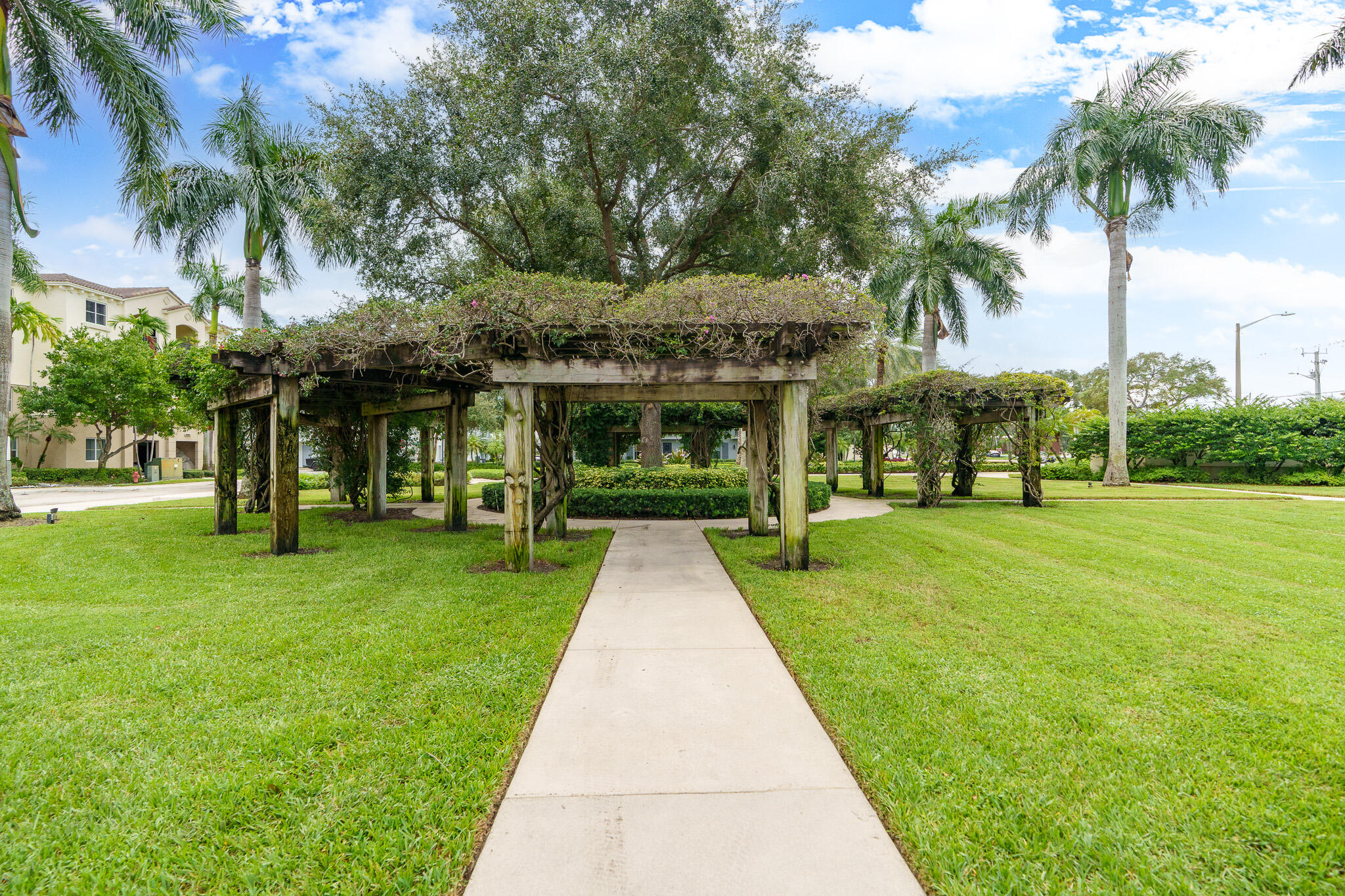 1108 Renaissance Way Boynton Beach, FL 33426 - Photo 38 of 41 Community Green Space