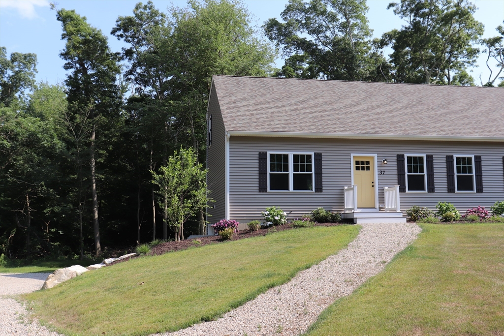 37 Glendale Road, Unit 1 Tiverton, RI 02878 - Photo 3 of 24