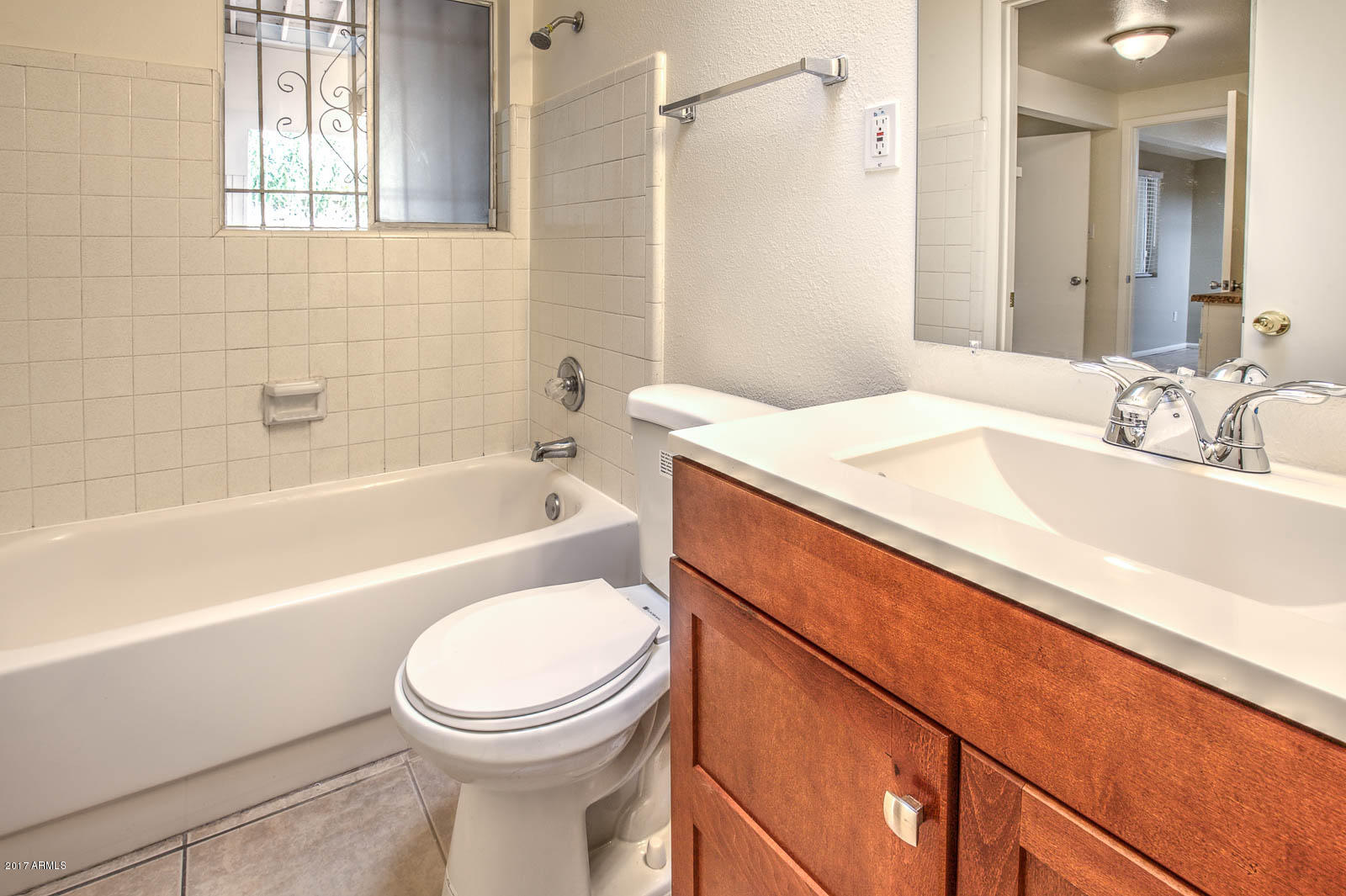 3726 West Royal Palm Road Phoenix, AZ 85051 - Photo 18 of 28 Guest Bathroom
