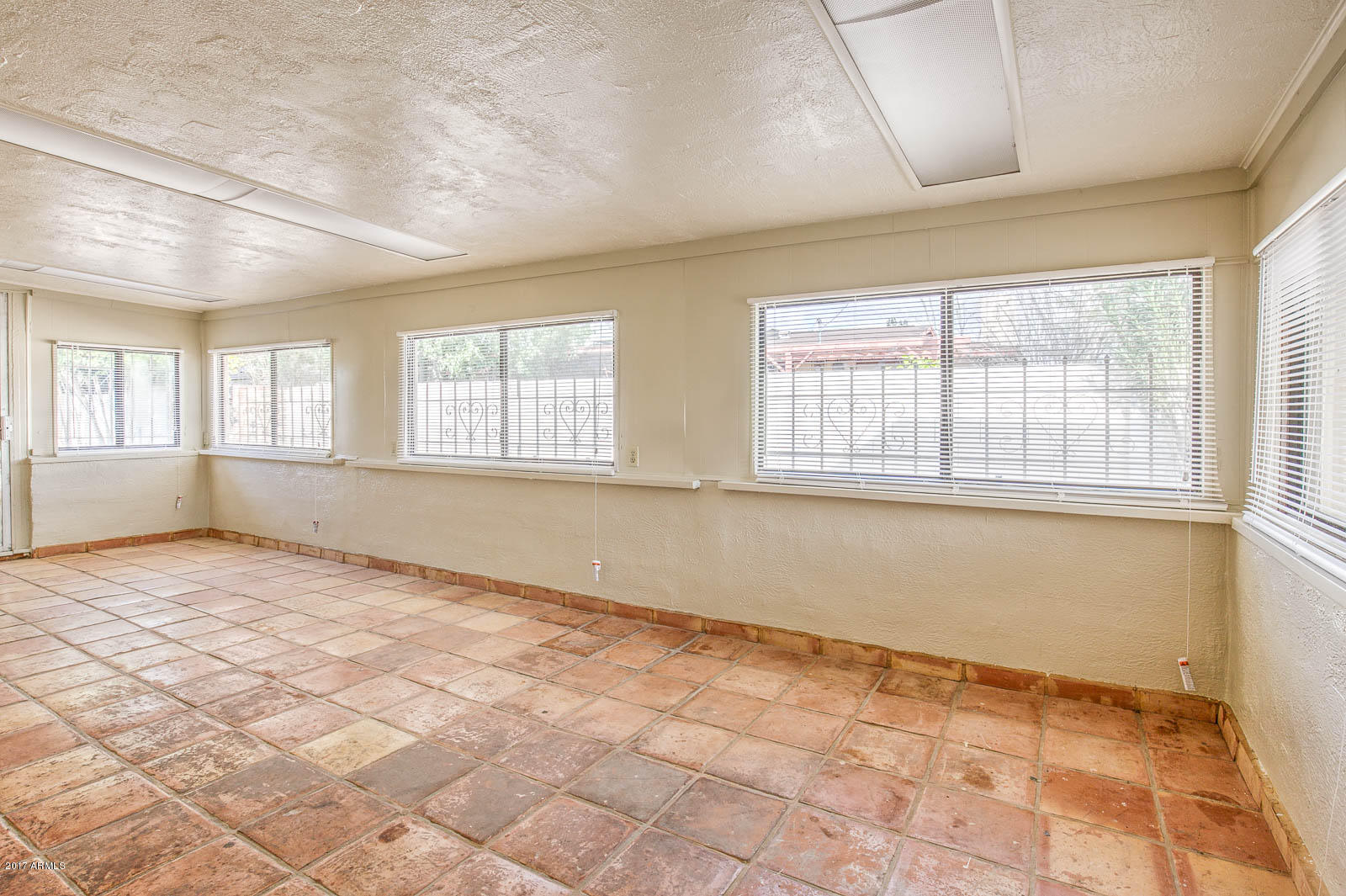 3726 West Royal Palm Road Phoenix, AZ 85051 - Photo 21 of 28 Arizona Room